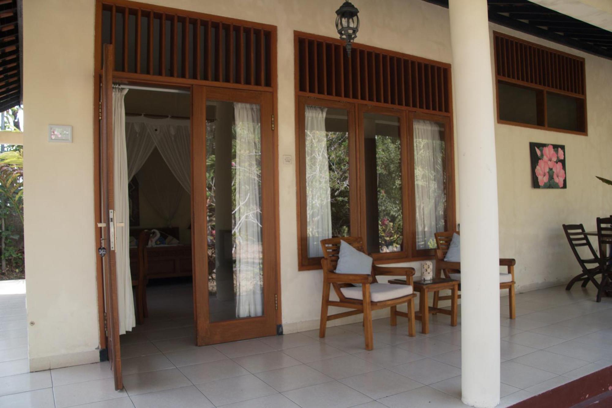 Guesthouse Rumah Senang Kalibaru Exterior photo